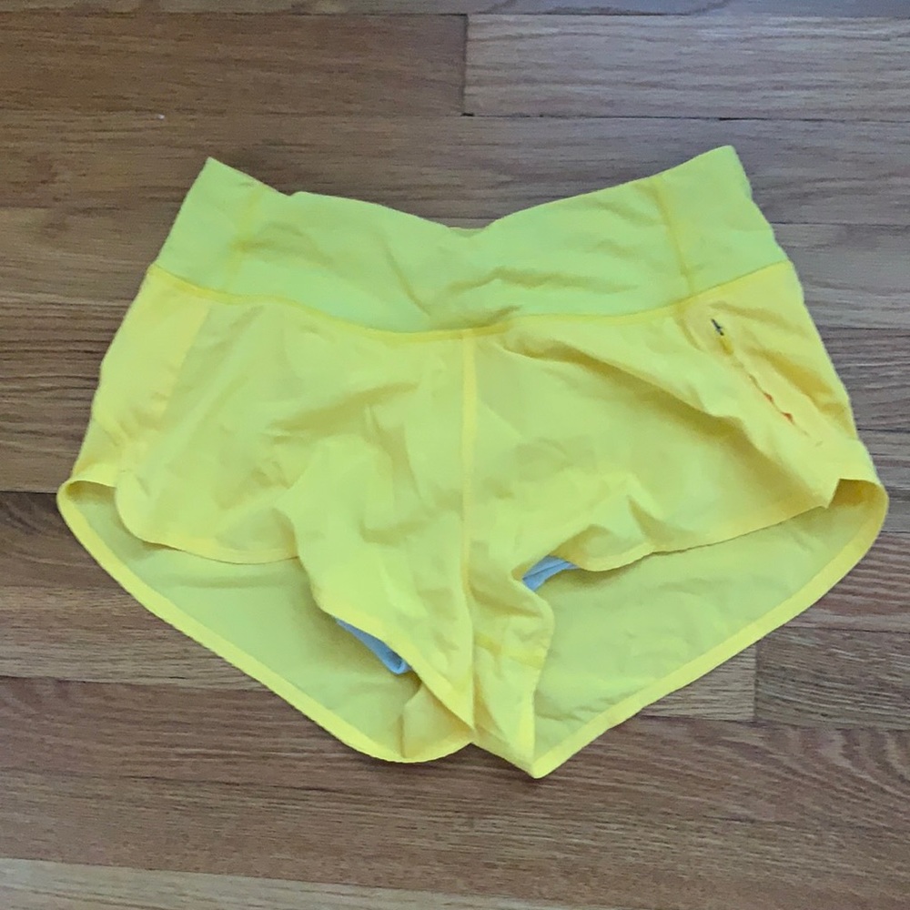 OV Hudson shorts in a sunshine yellow size S